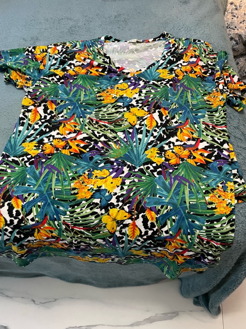 Tropical Floral Short-Sleeve Women’s Top and shorts set- Multicolor 2x